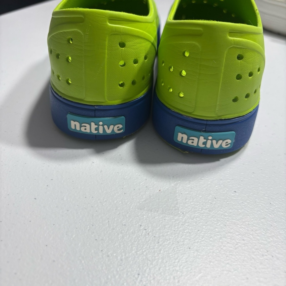 Native Shoes Size J6 Unisex Waters friendly Vegan Resortwear Travel Summer - Picture 4 of 8